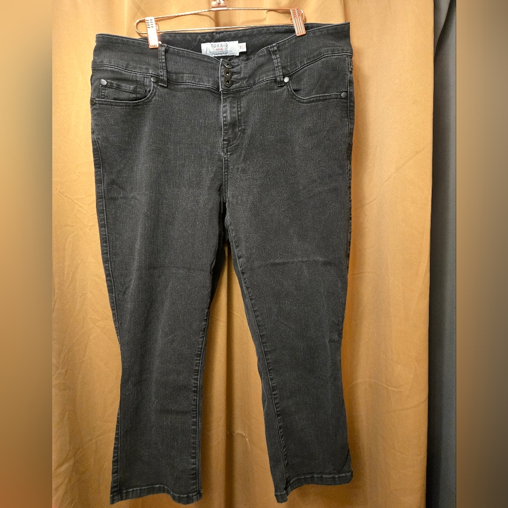 Torrid size 18 black cropped jegging